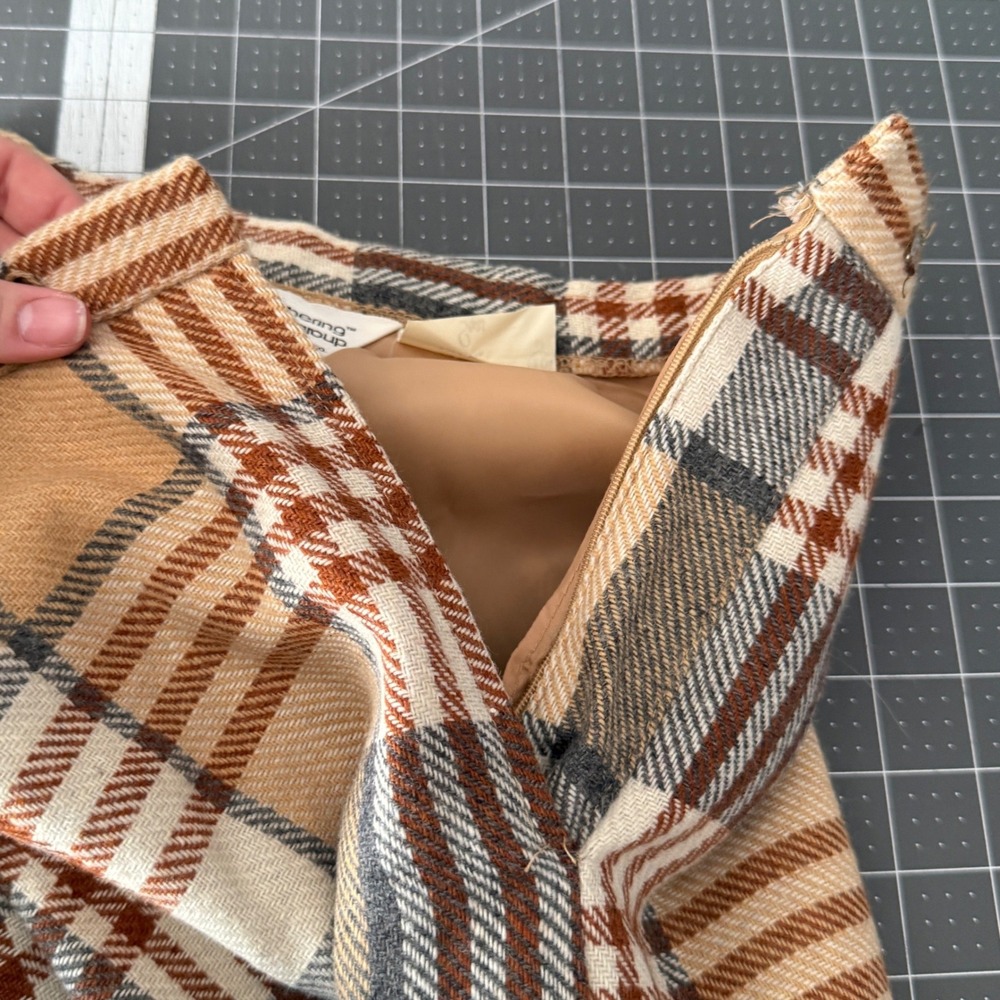 Vintage Dark Academia Preppy Heritage Tan Plaid Wool Blend Midi Skirt Small - Picture 6 of 6